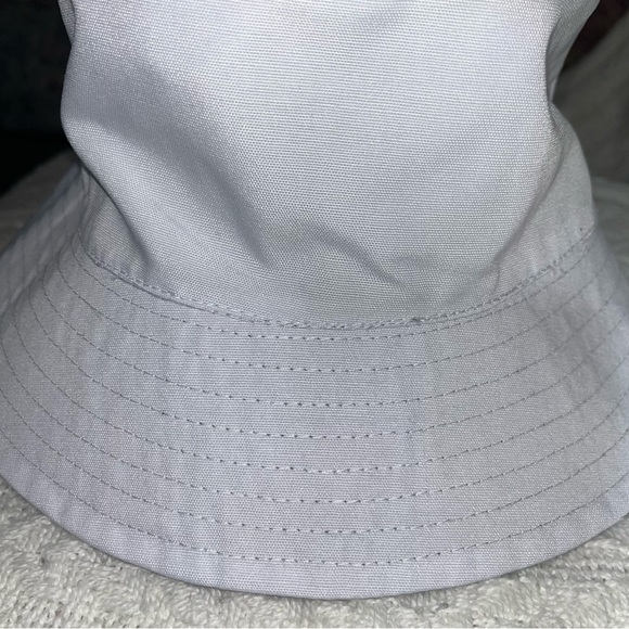 Alice + Olivia Reversible Daisy Print Bucket Hat - Picture 12 of 13